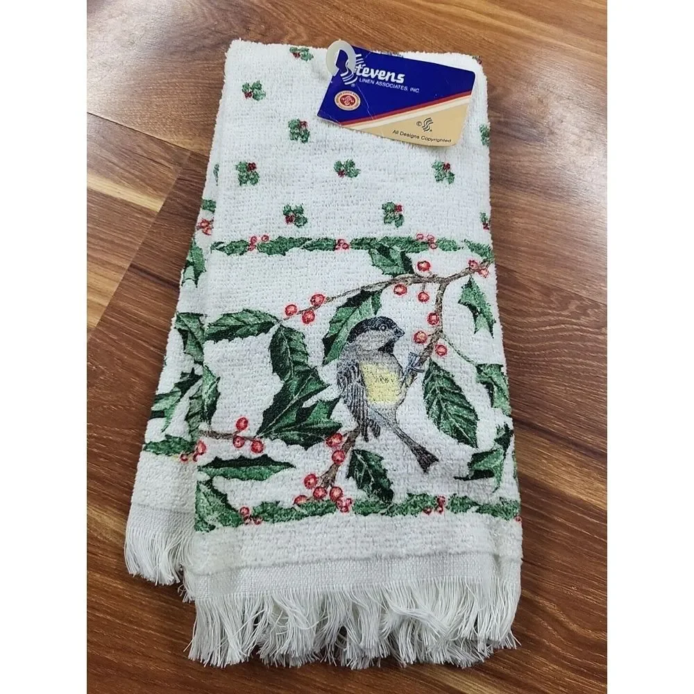 New Vintage Stevens Cannon Christmas Hand Towel Bird Holiday Red Green White USA